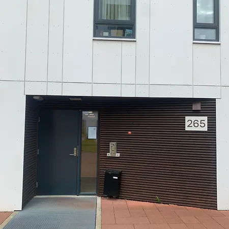 Apartmán Lys Og Moderne 3-roms Pa Sandsli *