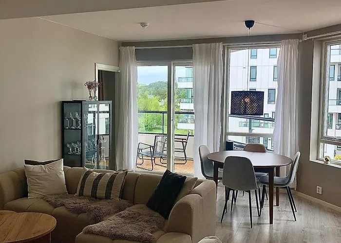 Appartamento Lys Og Moderne 3-roms Pa Sandsli